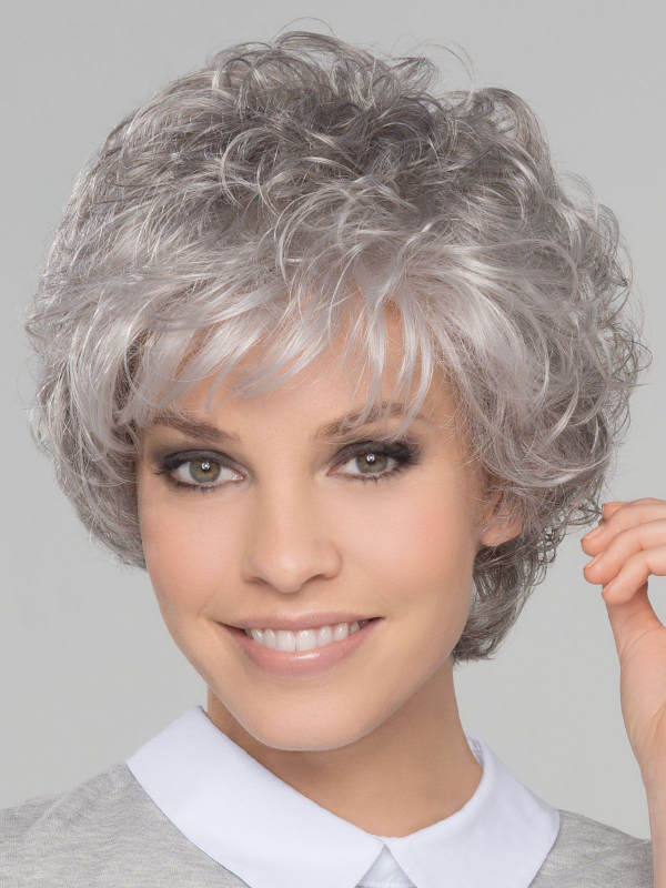 Perücke City: lockere Locken, fransiger Pony, Rooted-Mix-Effekt für einen schicken und natürlichen urbanen Look