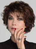 Perücke Alexis Ellen Wille: schicker Wellenschnitt, natürliches Volumen, Rooted-Effekt (dunkle Ansätze) und Mix-Effekt (Balayage
