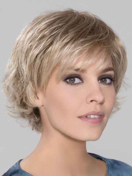 Perücke Date in modernem Balayage mit schmeichelhaftem Kurzschnitt