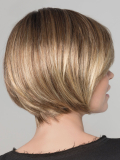 Perücke Fresh Mono Part: glattes, gestuftes Carré mit natürlichem Volumen, seitlicher Pony, dezentes und feminines Ergebnis
