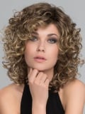 Perücke Jamila Plus Ellen Wille: mittellang und gelockt, natürliches Volumen, rooted-Effekt (dunkle Ansätze) oder mix (Balayage)