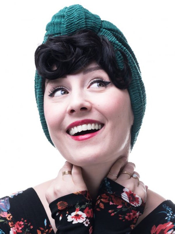 Lockige Erwachsenenfransen aus Kunstfaser zum Tragen unter Turban oder Kopftuch, mit patentierter Passform für Alopezie geeignet