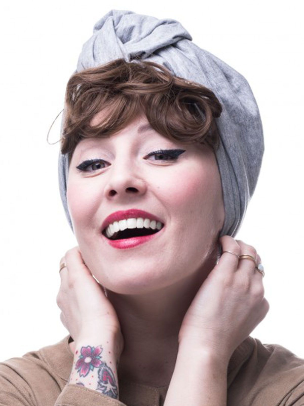 Lockige Erwachsenenfransen aus Kunstfaser zum Tragen unter Turban oder Kopftuch, mit patentierter Passform für Alopezie geeignet