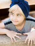 Glatte Kinderfransen Les Franjynettes, weiche Kunstfaser, patentiertes Halteband Les Franjynes, ideal unter Turban oder Mütze