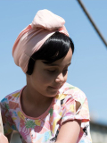 Glatte Kinderfransen Les Franjynettes, weiche Kunstfaser, patentiertes Halteband Les Franjynes, ideal unter Turban oder Mütze