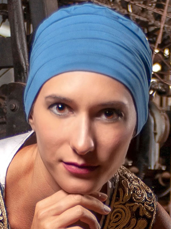 Turban Lola MMParis aus Bambusfaser, gefaltet, weich und atmungsaktiv, komfortables Accessoire für einen femininen Stil