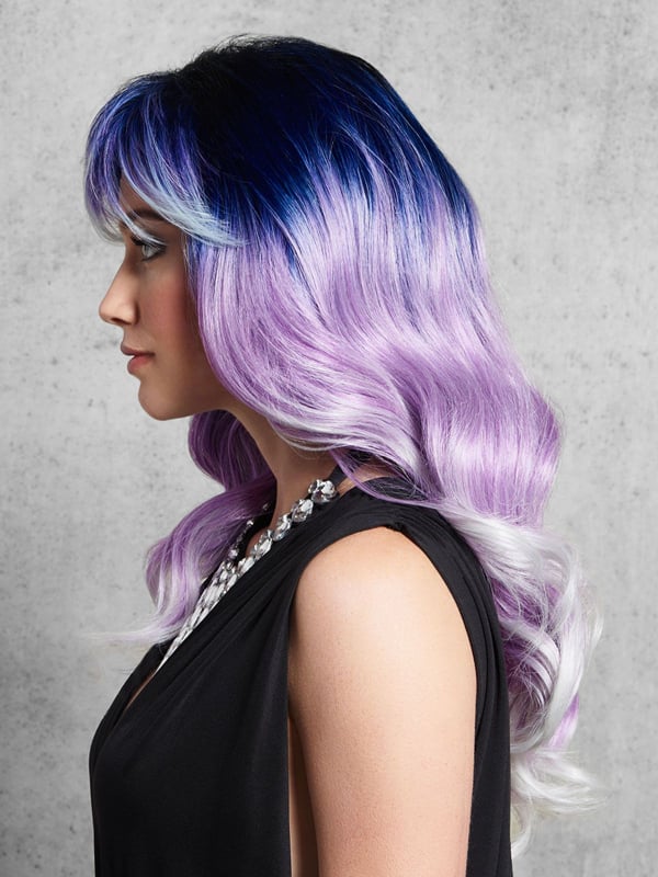 Perücke Artic Metall Gisela Mayer: lange gewellte blaue violette grau-metallische Abstufung mit Pony