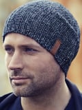 Herrenmütze Greg in tiefem Grau aus Baumwolle und Wolle, warm, weich und bequem, trendiger Stil für den Winter.