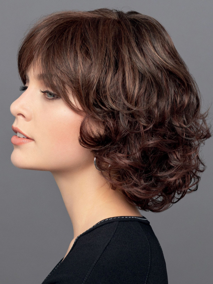 Chantal Mono Lace gewellter Bob mit weichen Locken und natürlichem Volumen