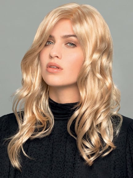 Bewundern Sie Shine Lace: lange, lockige Perücke mit natürlichem Aussehen
