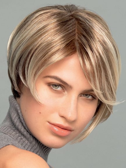 Vicky Extra Mono Lace — kurzer abgestufter Bob, stylische Strähne, natürliches Finish