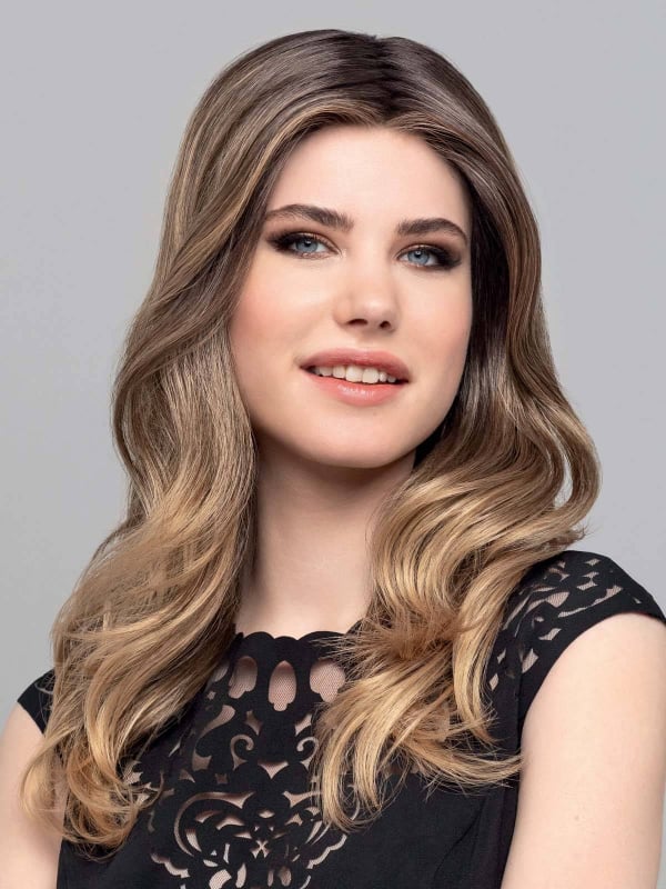 Perücke Gisela Mayer Vision Star Lace Part: langes, natürlich gewelltes Haar, dezente und feminine Lace-Part-Verarbeitung.