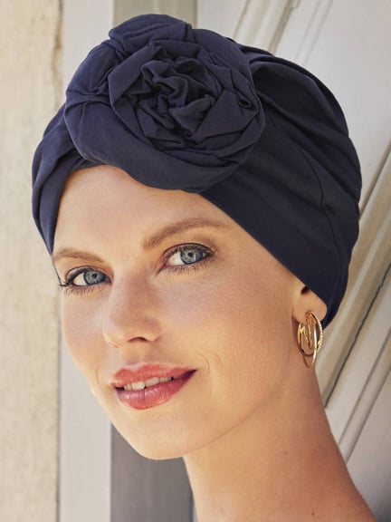 Turbanmütze Zuri Christine Headwear aus Supima-Baumwolle Caretech® mit integrierter Haarknoten-Blume, sanft für empfindliche Kop