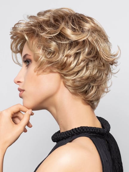 Sun Chic - kurz gewellte Perücke, natürlicher eleganter Stil