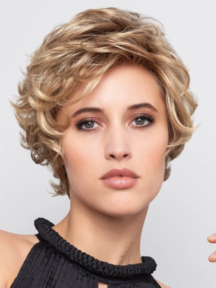 Sun Chic - kurz gewellte Perücke, natürlicher eleganter Stil