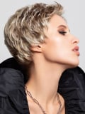 Perücke Sun Tape Gisela Mayer: kurzer dynamischer Schnitt, lässiger Look, einfaches Stylen mit den Fingern