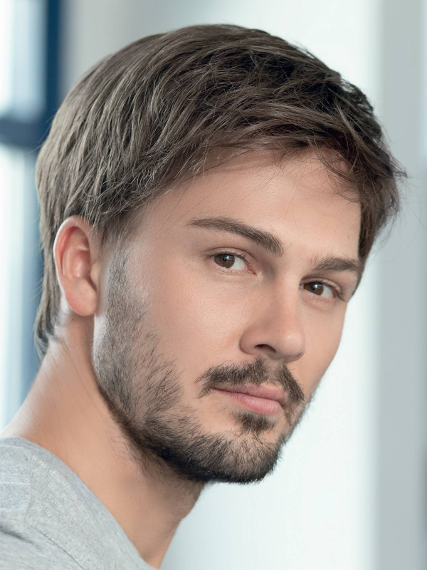 Herrenperücke George 5-Stars 2.0: natürliche Frisur, voller Nacken und Kinofolie für eine unsichtbare Haarlinie.