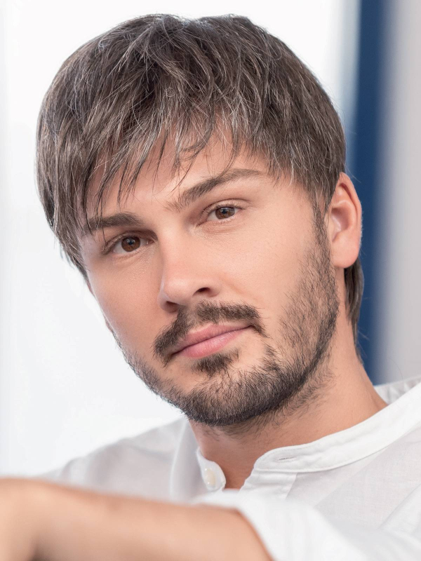 Herrenperücke Roger 5 Stars 2.0 HAIRforMANce, seitlicher Scheitel, transparentes Kinofilm-Tüll, natürliches Volumen