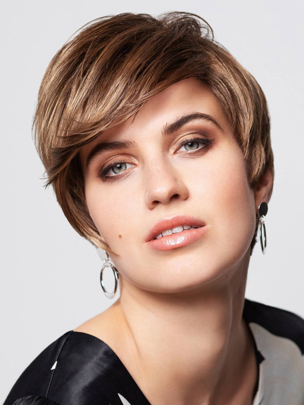 Visconti Modern Cut Mono Lace — moderne Kurzhaarperücke mit voluminösem Pony und unsichtbarem Stirnrand