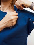 Damen-T-Shirt Calinea aus ultraweicher Baumwolle, Druckknopföffnungen für den Zugang zum Port-a-Cath während der Chemotherapie