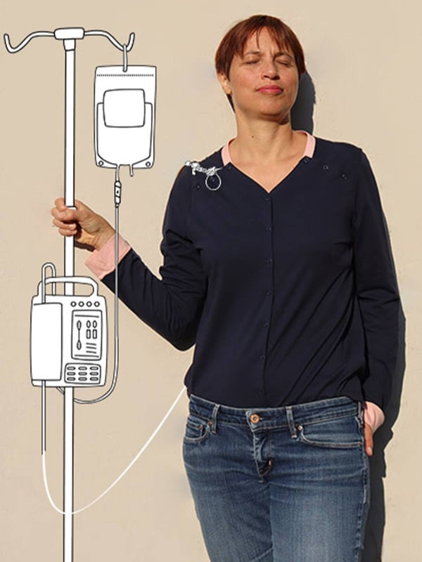 Damen-T-Shirt Cocoonea mit langen Ärmeln aus Baumwolle, Druckknopföffnungen für den Zugang zum Port-a-Cath bei der Chemotherapie