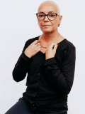 Damen-Langarmshirt Cocoonea aus Baumwolle, mit Druckknopföffnungen für den Zugang zum Port-a-Cath bei der Chemotherapie