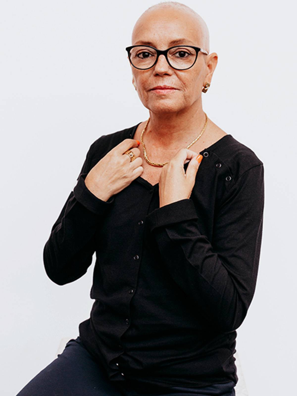 Damen-Langarmshirt Cocoonea aus Baumwolle, mit Druckknopföffnungen für den Zugang zum Port-a-Cath bei der Chemotherapie