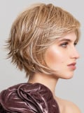 Perücke Nature Stage Mono Lace Gisela Mayer: mittellanger ausgedünnter Schnitt, dezentes Lace, synthetische Thermofaser 150°C