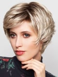 Perücke Wind Gisela Mayer, kurzer Stufenschnitt mit Volumen, moderner und eleganter Stil, ideal bei Alopezie