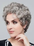 Perücke Charme Gisela Mayer: weite Locken, natürliches und dezentes Volumen