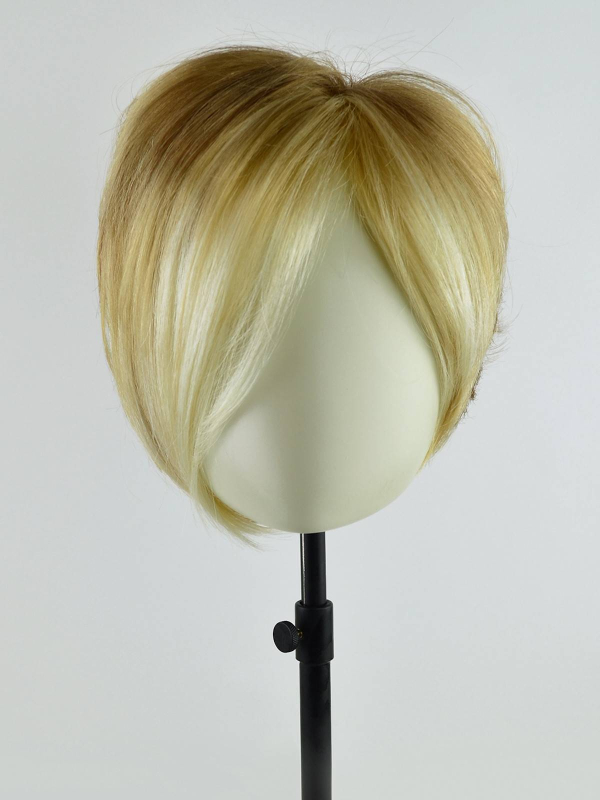 Perücke Special Vicky Gisela Mayer: kurzer asymmetrischer Schnitt, langer Pony, unsichtbarer Frontalrand, natürlicher Look