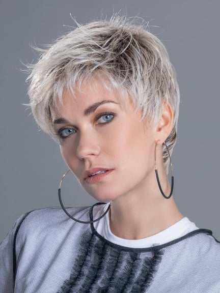 Perücke Bliss, kurzer Boyish-Schnitt mit feinem Pony und Film Lace — Ellen Wille