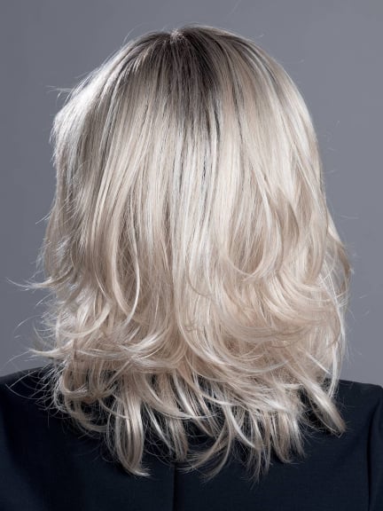 Entdecken Sie Alive Mono Part - mittellange gestufte Perücke Ellen Wille, natürlicher und eleganter Look