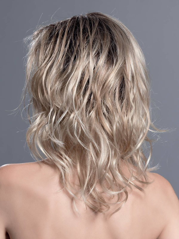 Perücke Touch Mono Part Changes: mittellanges Haar mit Wellen, langer Pony, Sensitive-Tüll und extra langer unsichtbarer Rand, E
