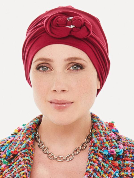 Entdecken Sie Set Amira — Elegante Mütze mit Stirnband und Metallschleife, komfortabel aus Bambus-Viskose