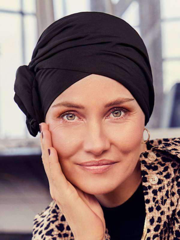 Turban-Mütze Zuri Christine Headwear aus Supima-Baumwolle Caretech® mit integrierter Chignon-Blume, sanft für empfindliche Kopfh