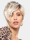 Perücke Clic Gisela Mayer kurz und asymmetrisch mit frontaler Borte für ein besonders natürliches Erscheinungsbild