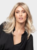 Perücke Alesia Mono Lace Soft Gisela Mayer: lang, nach außen geschwungen auf Schulterhöhe, natürlicher und glamouröser Look aus 
