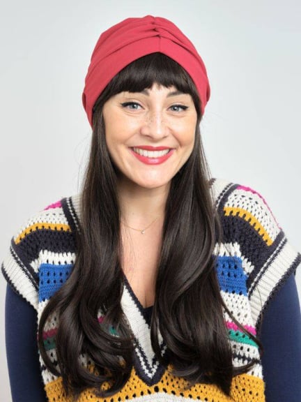 Reverse Pony Langes Wavy — Premium-Kunstfaser, unter Turban oder Mütze getragen