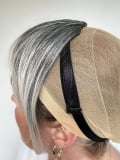 Pony Bangie Bikiwig aus Kunsthaar: natürlicher Haareffekt, verstellbares Anti-Rutsch-Haarband, hitzebeständig 150-18