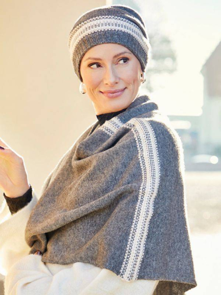 Poncho aus Wolle und Kaschmir flach liegend - 65 x 54 cm, sanfte und kuschelige Farbtöne