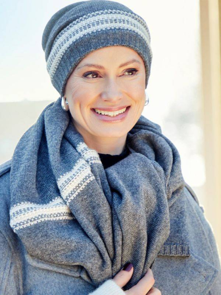 Poncho aus Wolle und Kaschmir flach liegend - 65 x 54 cm, sanfte und kuschelige Farbtöne