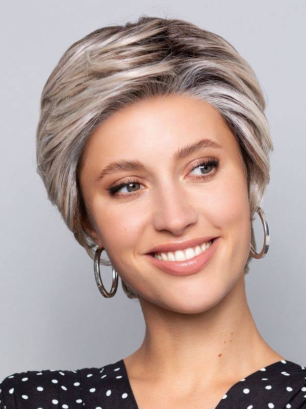 Perücke Nature Flirt Mono Lace Gisela Mayer: kurzer, ausgedünnter Schnitt, unsichtbare Lace-Front, Thermofaser 150°C, natürliche