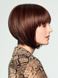 Perücke Duo Yuri Mono Gisela Mayer: mittellanger Stufencarré, gerader Pony, natürliches Volumen, Thermofasern und 30% Remy Hair.