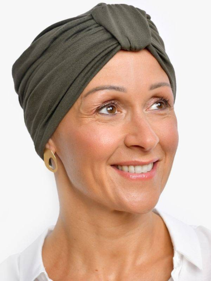 Entdecken Sie den Turban Sophia – stilvolle Schleife, natürliches Volumen und atmungsaktive Viskose