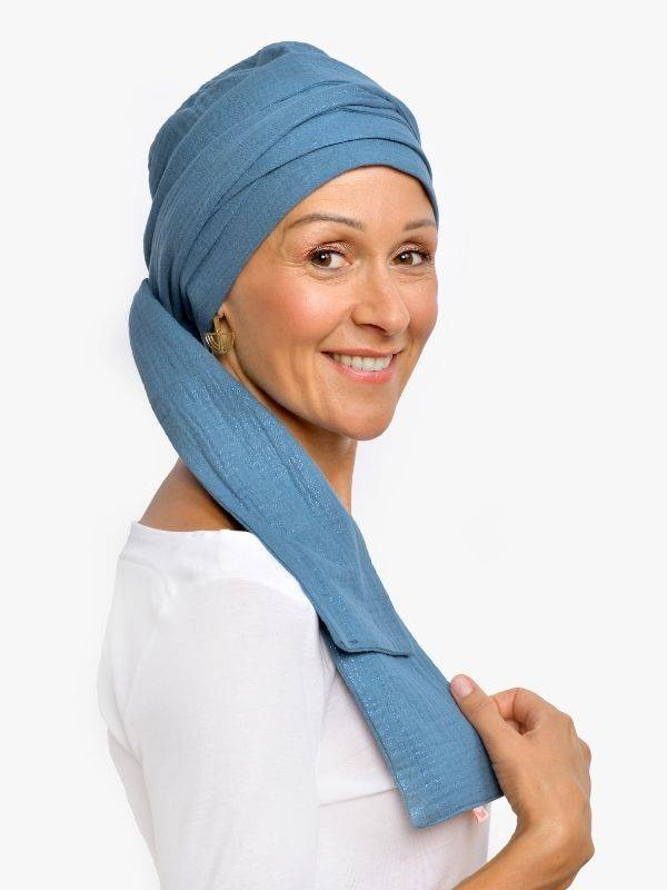 Chemo-Turban Hannah Rosette La Vedette aus luftigem Baumwollgaze, vorgeformte Basis, bequem und einfach zu binden