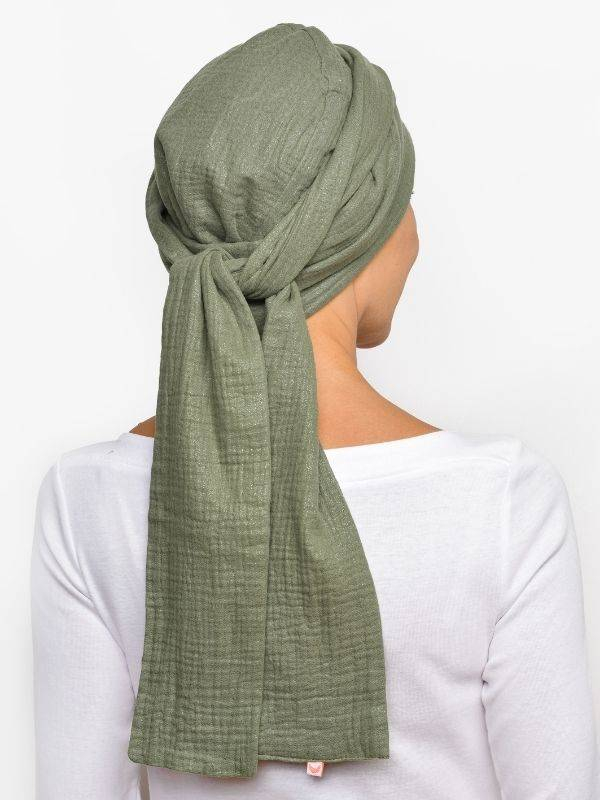 Chemo-Turban Hannah Rosette La Vedette aus luftigem Baumwollgaze, vorgeformte Basis, bequem und einfach zu binden