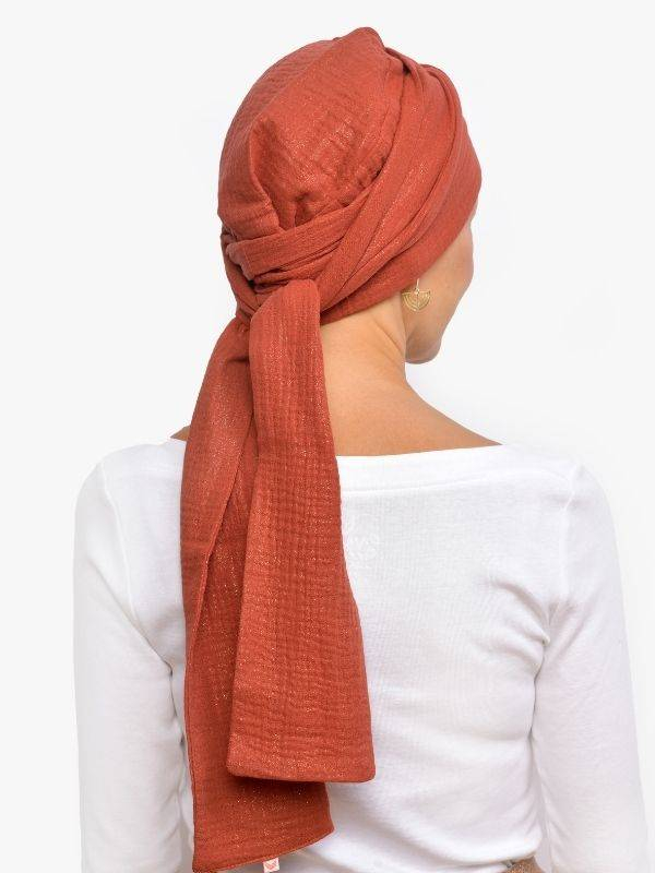 Chemo-Turban Hannah Rosette La Vedette aus luftigem Baumwollgaze, vorgeformte Basis, bequem und einfach zu binden