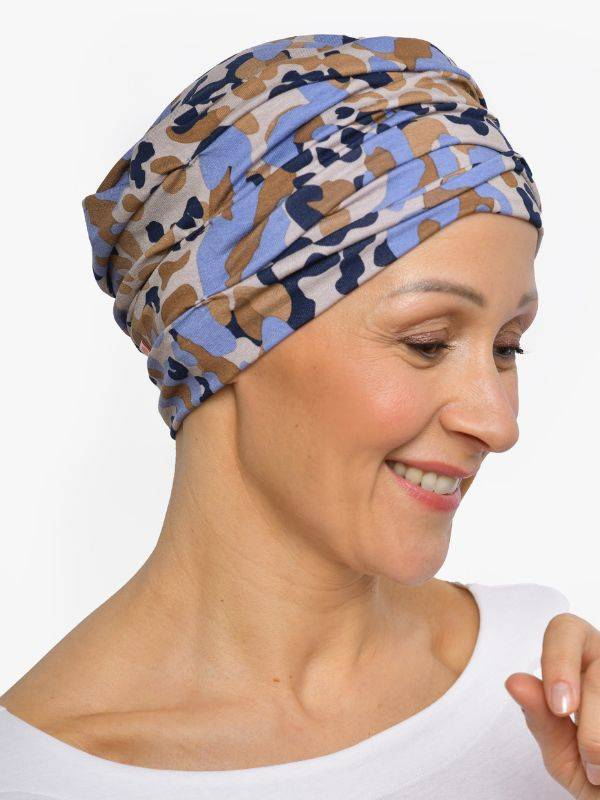 Chemo-Mütze Marlene Printed Rosette La Vedette aus Viskose, nahtlos, Volumeneffekt, sanft für empfindliche Kopfhaut