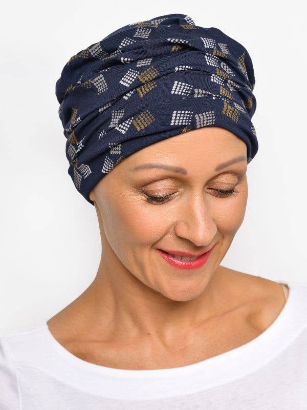 Chemo-Mütze Marlene Printed Rosette La Vedette aus Viskose, nahtlos, Volumeneffekt, sanft für empfindliche Kopfhaut
